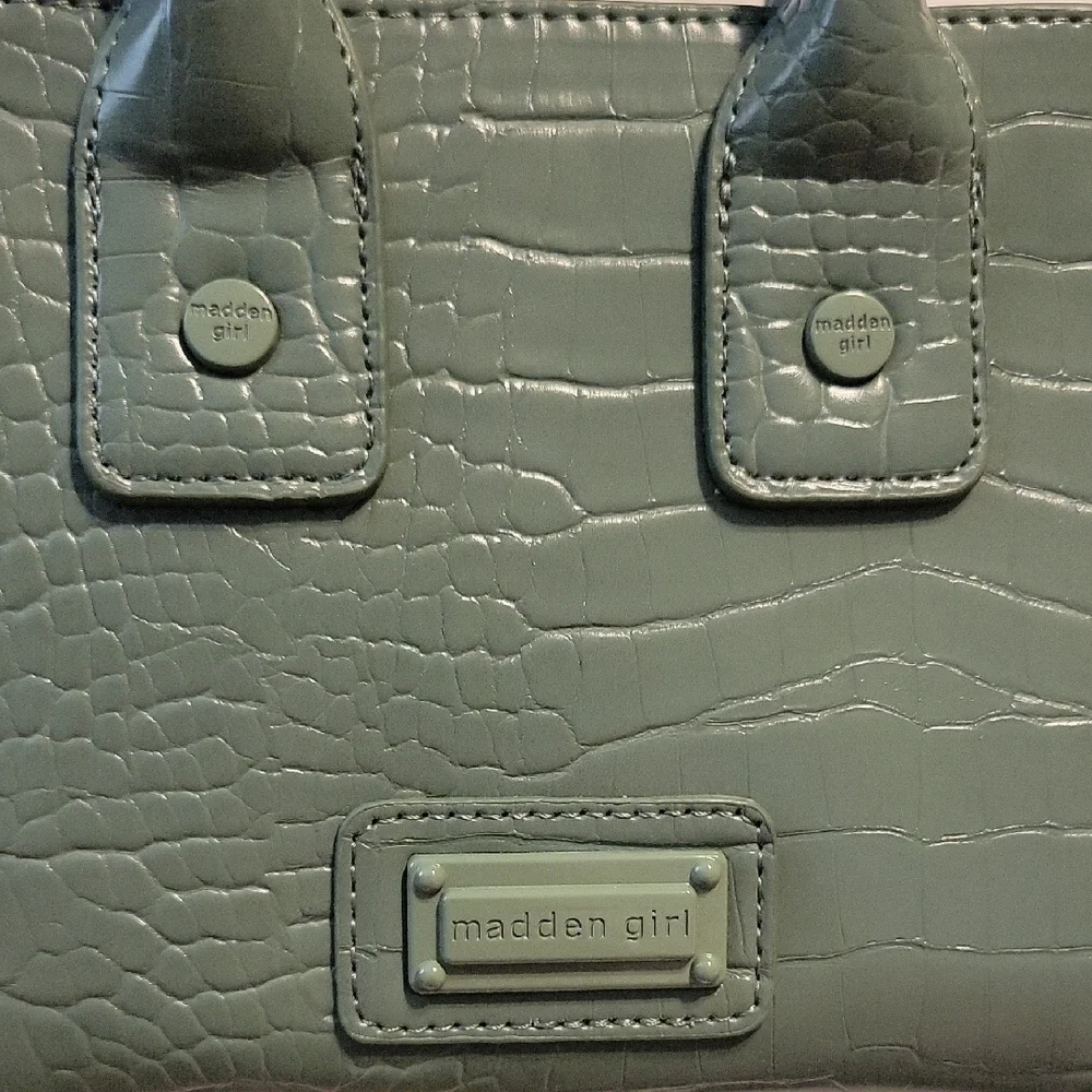 NWOT Madden Girl Green Cross Body Mini Tote in Faux Crocodile - Picture 2 of 11